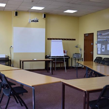 Ludlow Mascall Centre Extérieur photo